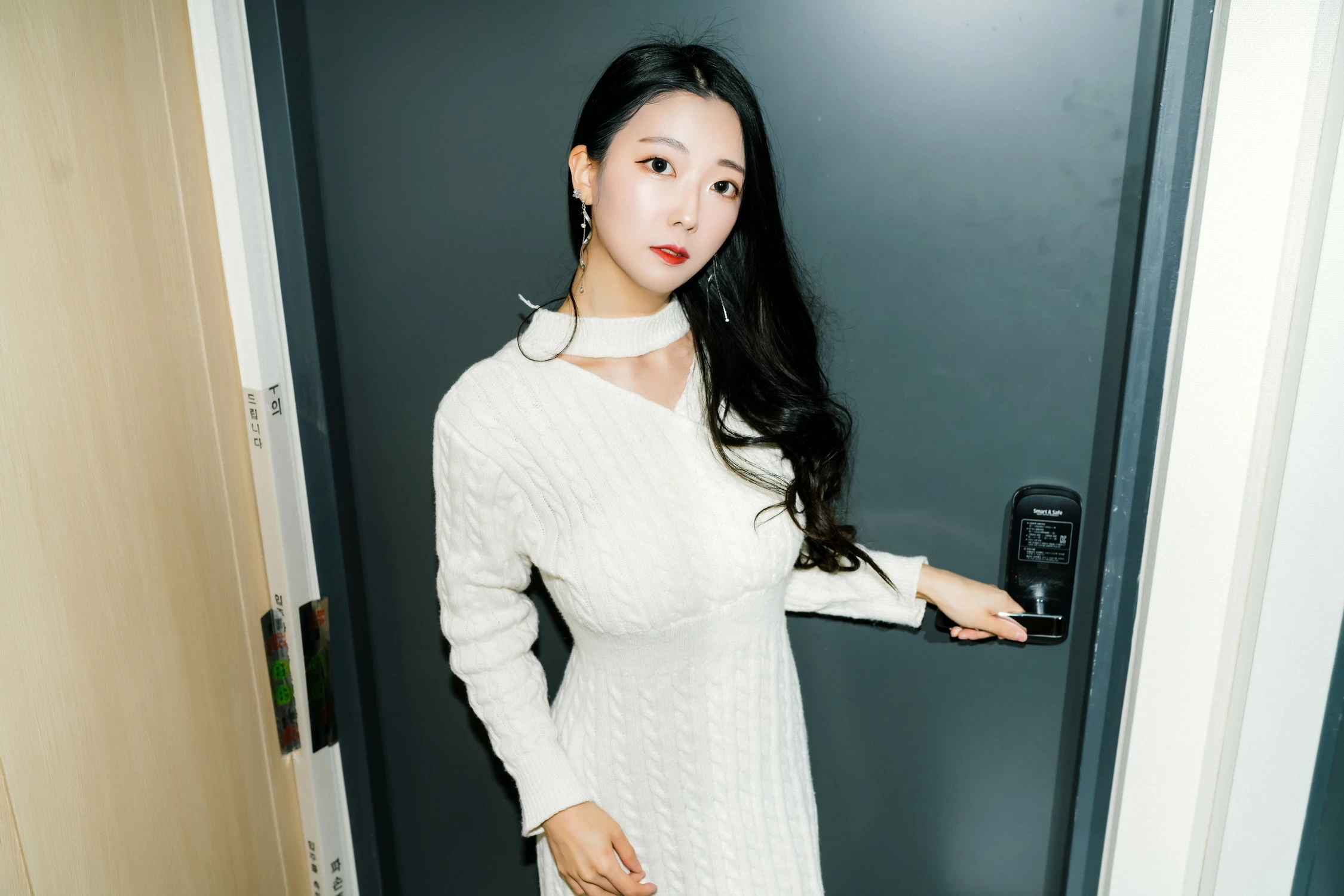 Mona [모나] - In the Room [74P]