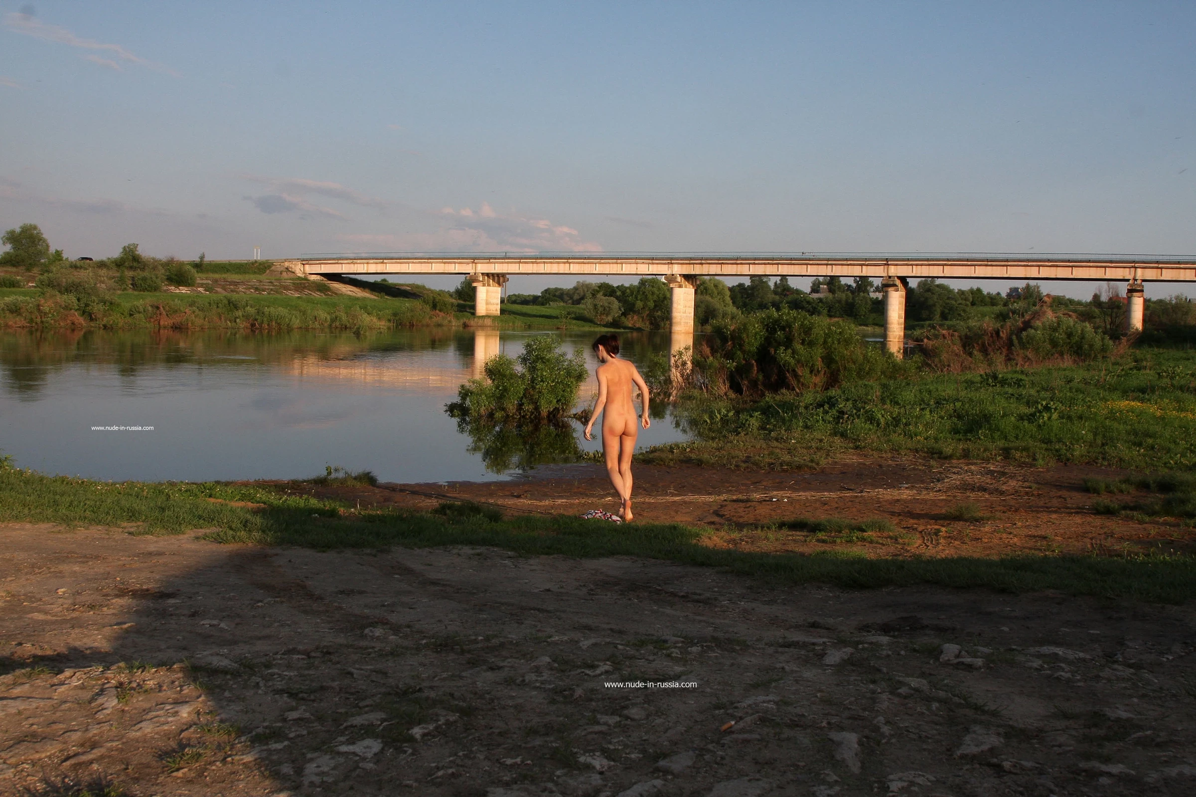 NudeInRussia Daina Splashes In The Nerl River [68P]