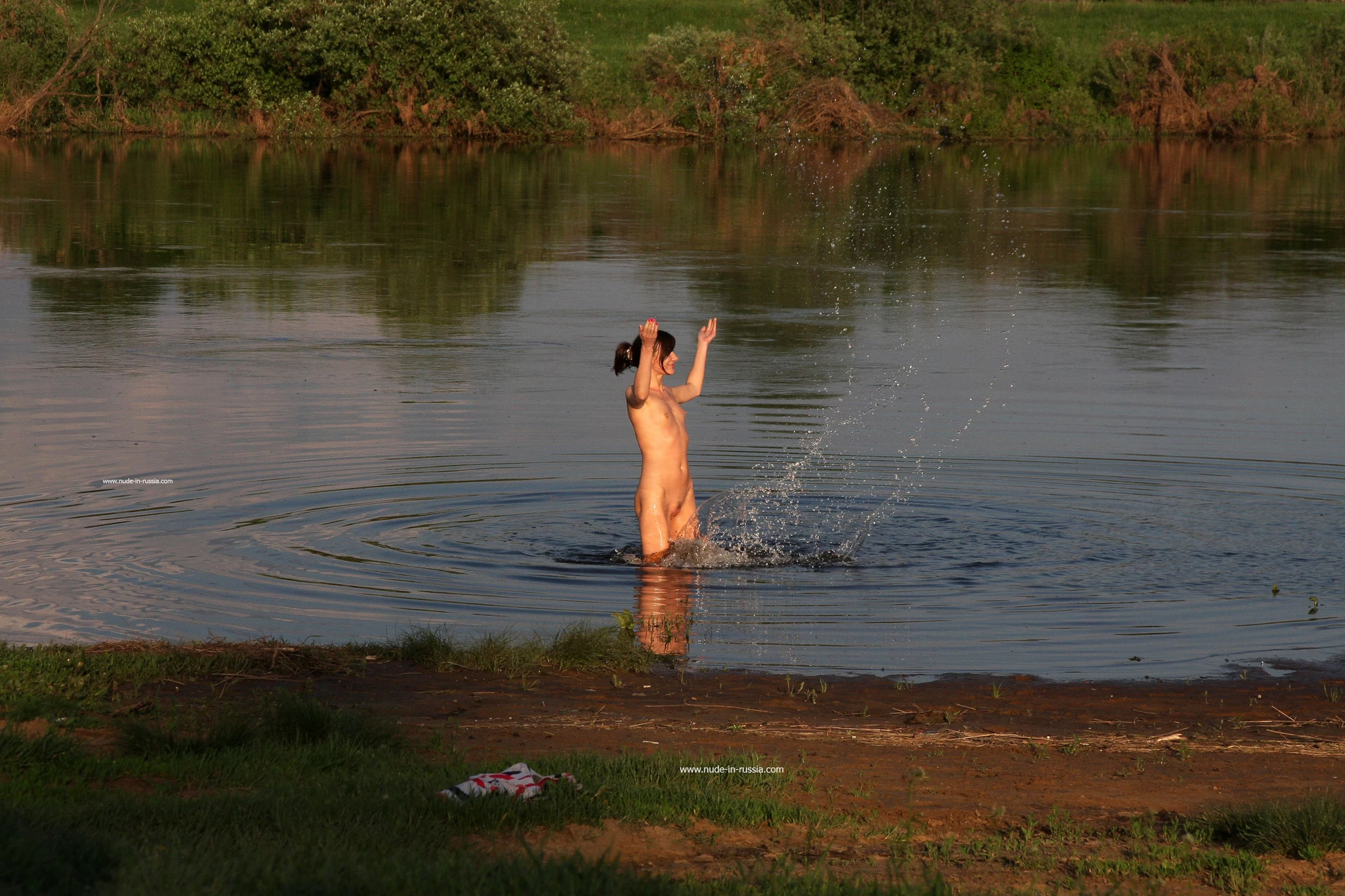 NudeInRussia Daina Splashes In The Nerl River [68P]