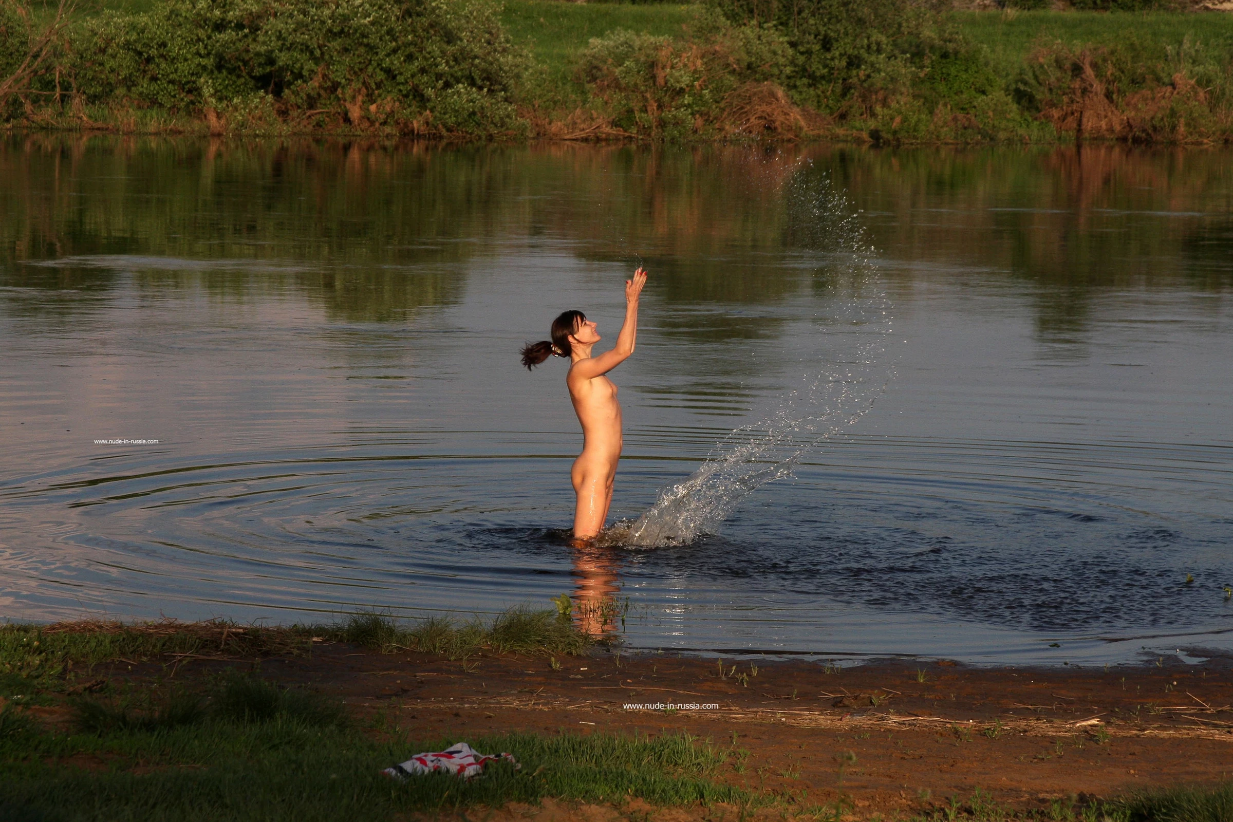 NudeInRussia Daina Splashes In The Nerl River [68P]