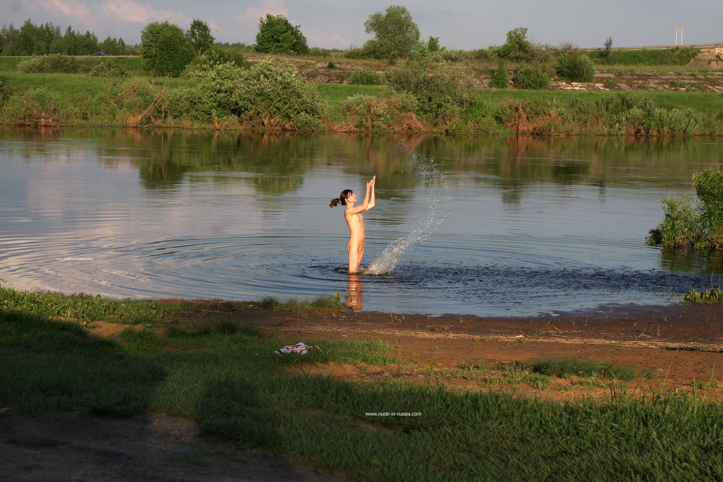 NudeInRussia Daina Splashes In The Nerl River [68P]