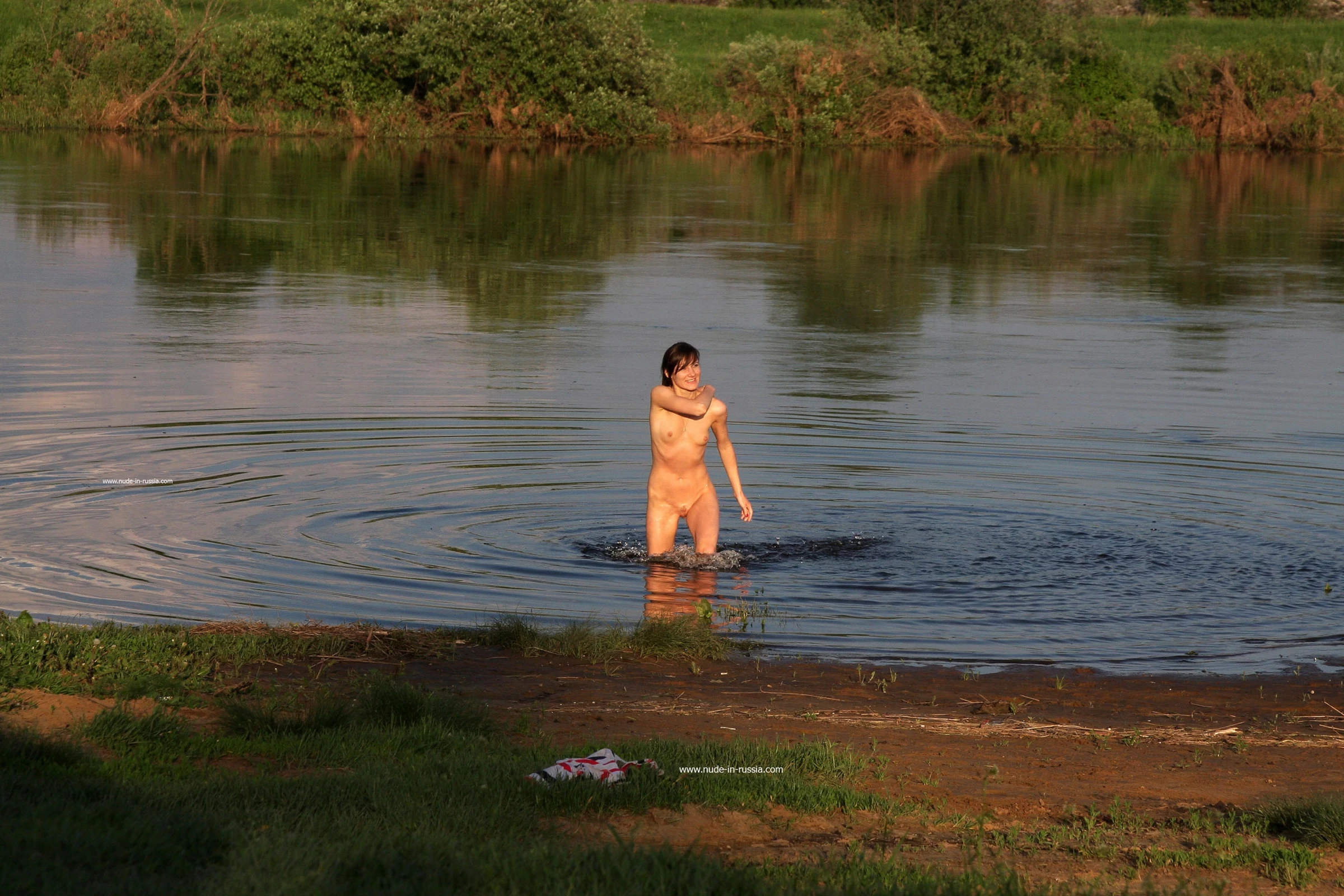 NudeInRussia Daina Splashes In The Nerl River [68P]