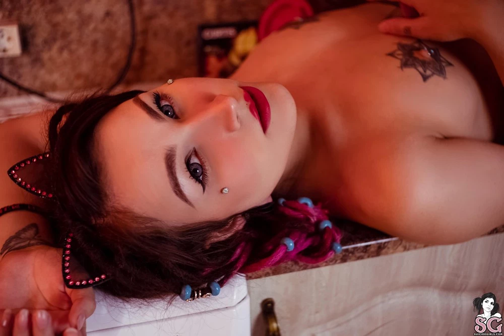 [Suicide Girls] Dead_butterfly - Morning Coffee