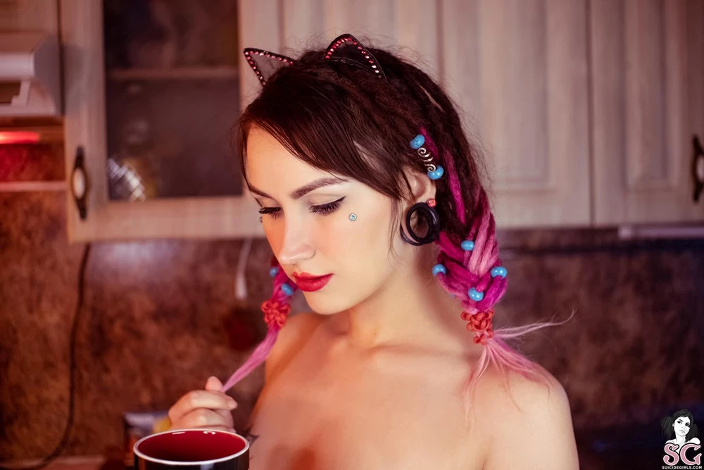 [Suicide Girls] Dead_butterfly - Morning Coffee