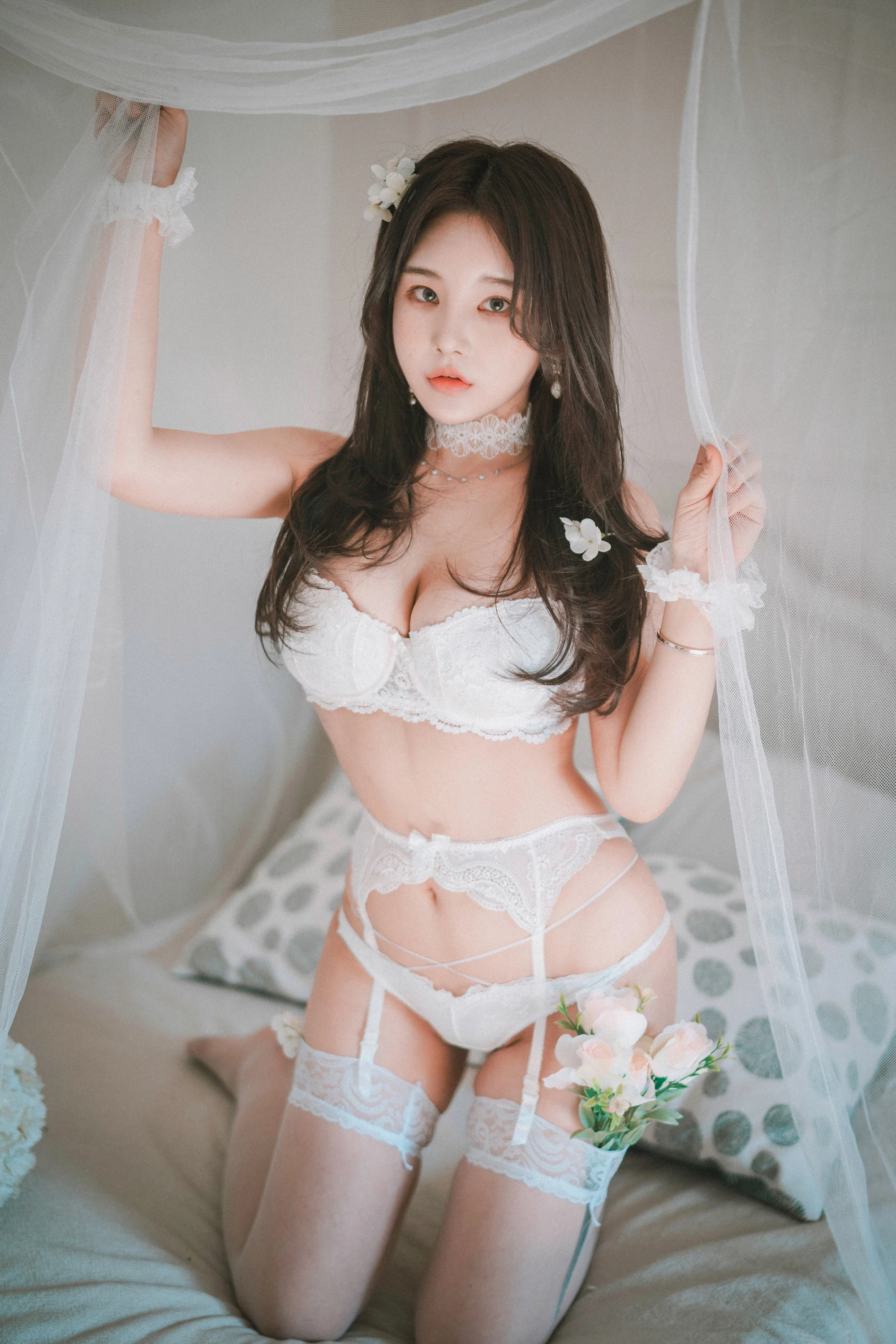 Zzyuri - Alluring White [43P]