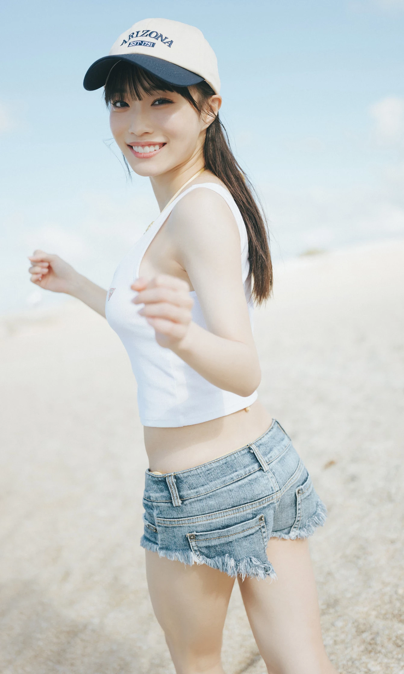 岸みゆ写真集“SURPRISE！！” [49P]