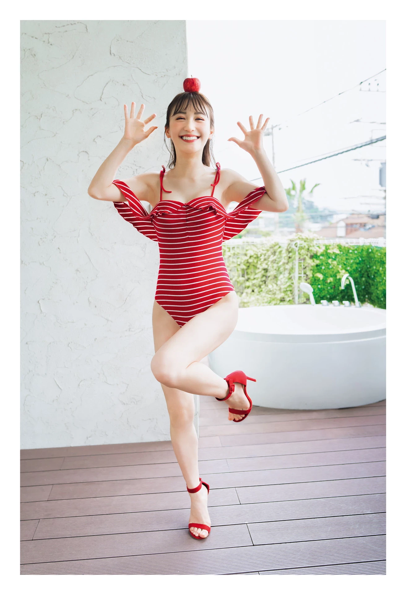 伊藤爱真 1st Photobook - Soleil ソレイユ [129P]