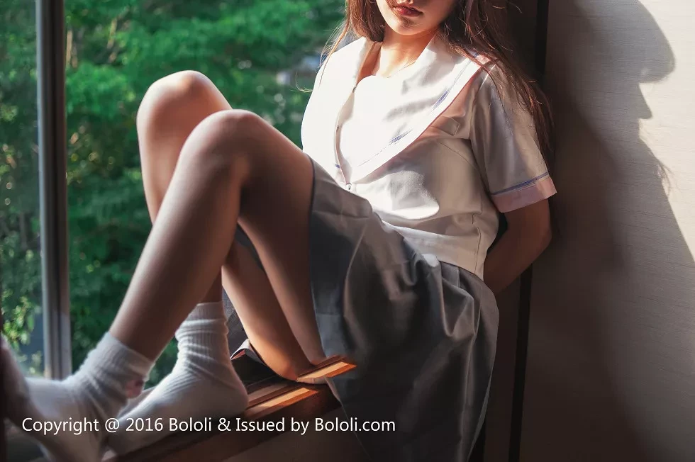 [BoLoli波萝社新刊]Vol.082_嫩模夏美酱居家性感JK制服可爱学生变诱惑少妇写真59P