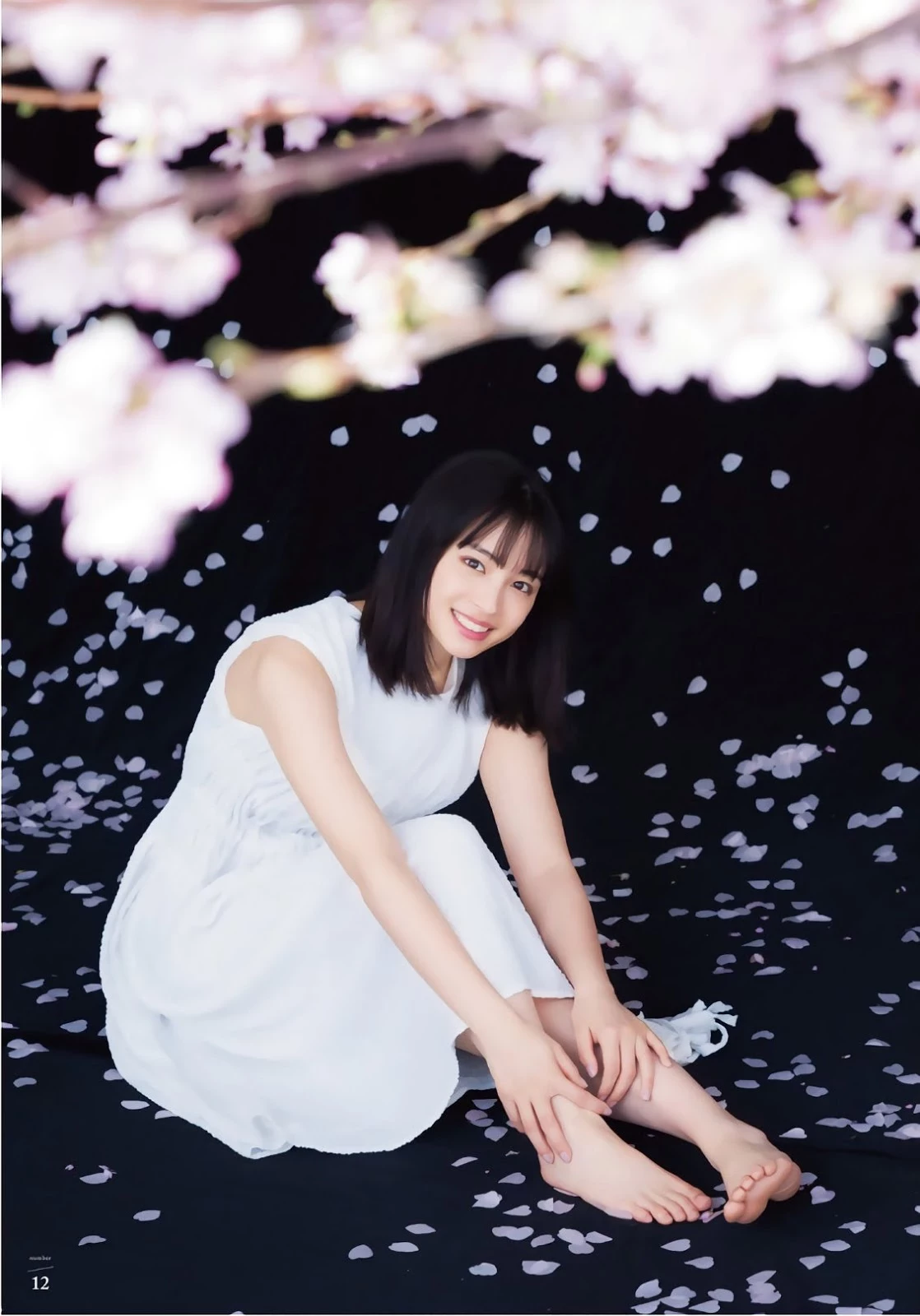 Suzu Hirose 広瀬すず, Shonen Magazine 2019 No.17 [少年マガジン 2019年17号]