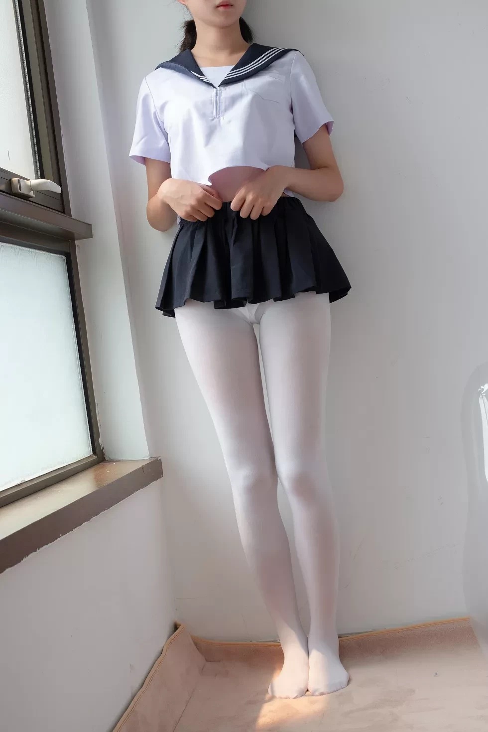 [爱花写真]ALPHA003_性感水手服妹子居家撩裙露无内白丝裤袜极致诱惑写真144P