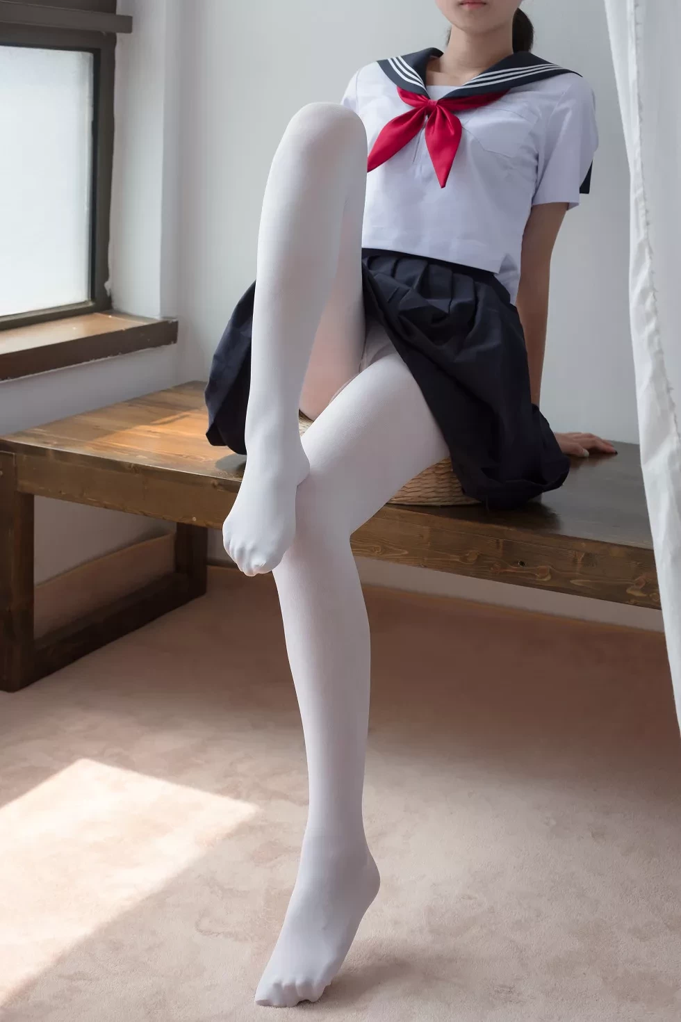 [爱花写真]ALPHA003_性感水手服妹子居家撩裙露无内白丝裤袜极致诱惑写真144P