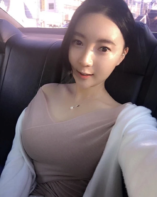 韩国娜美身材的长腿巨乳正妹 HanRan