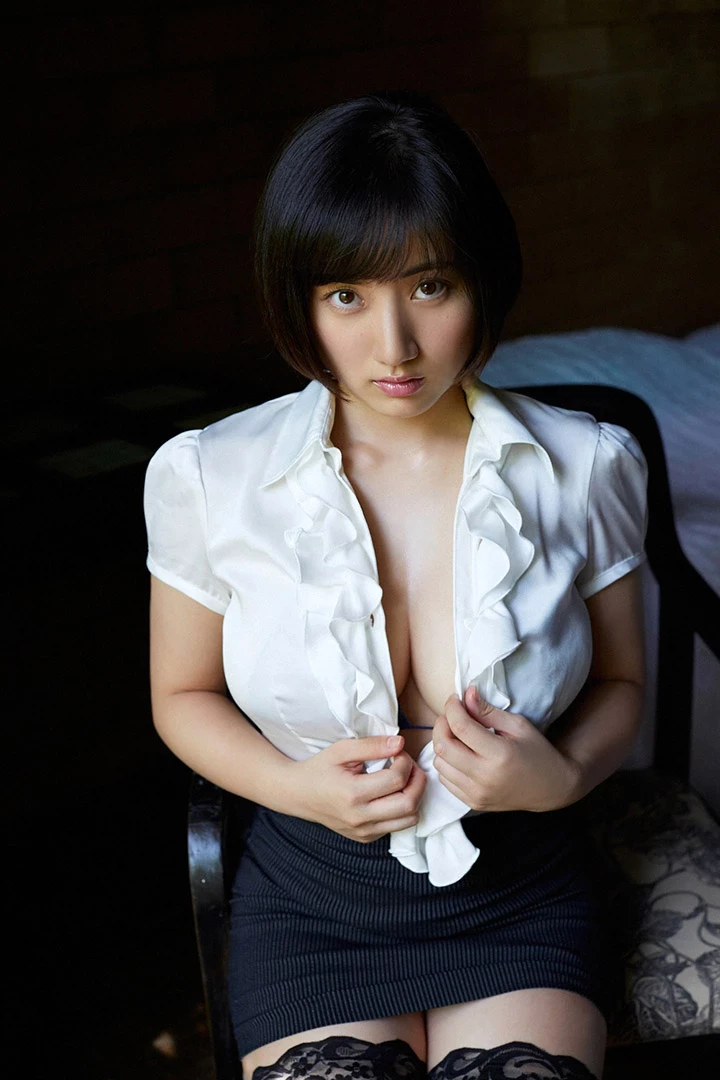 [写真]23岁纱绫剪短头发以新形象配合H杯巨乳再战第12年 [32P]