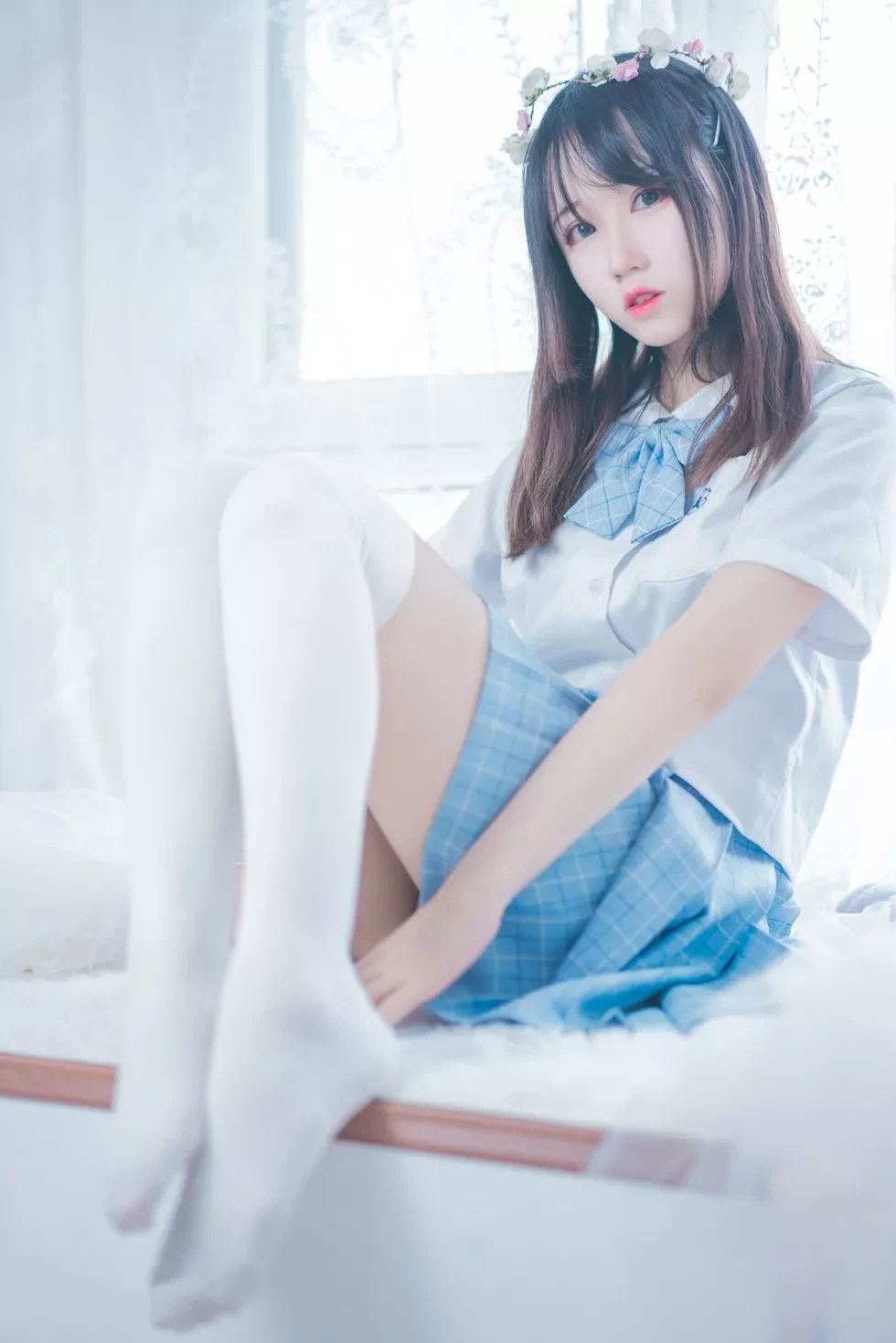 [Cosplay精选]网络美女猫君君MaoJun清凉一夏主题短裙下白丝美腿写真46P