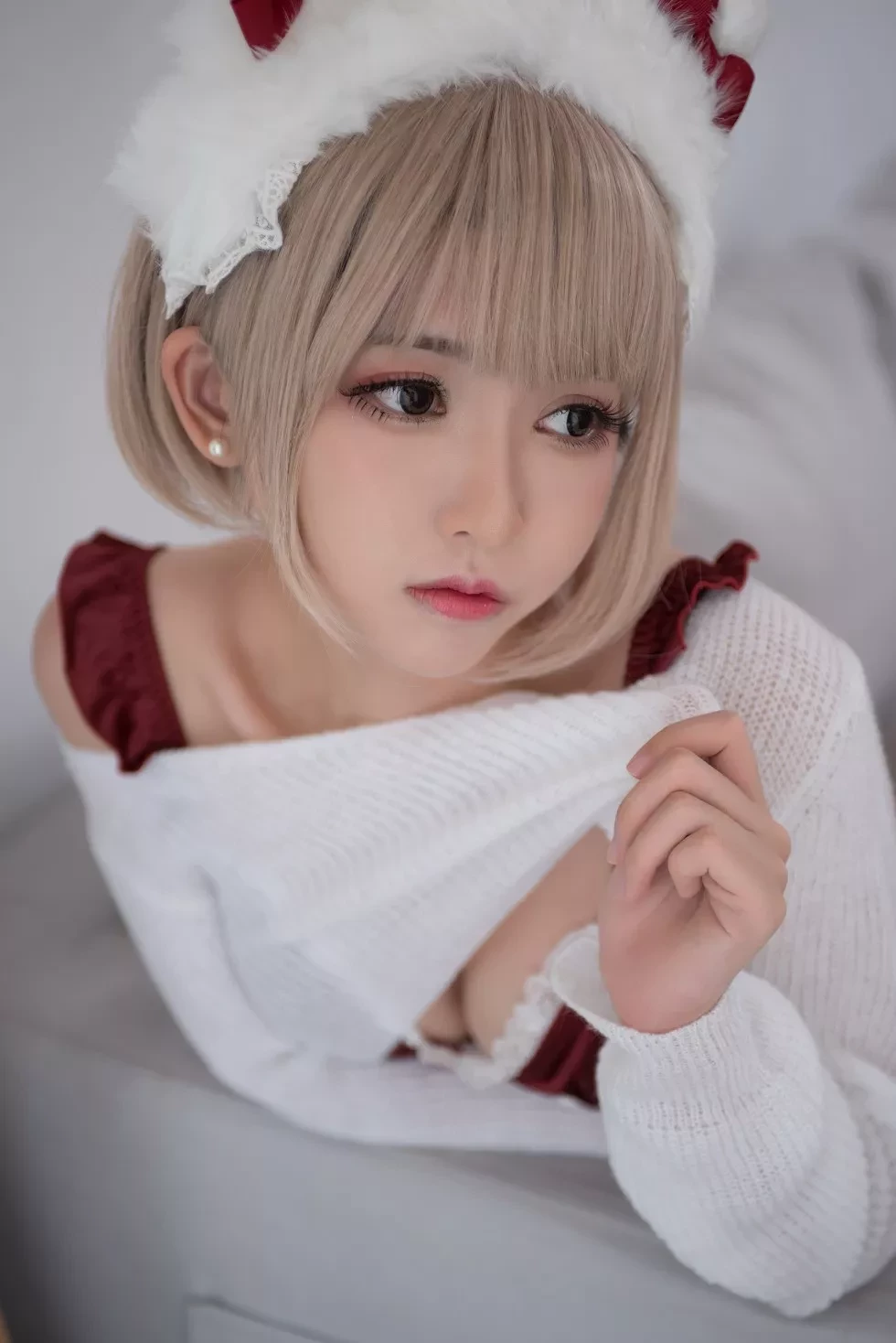 [Cosplay精选]性感兽耳小美女居家私房圣诞服饰配白丝渔网诱惑写真18P