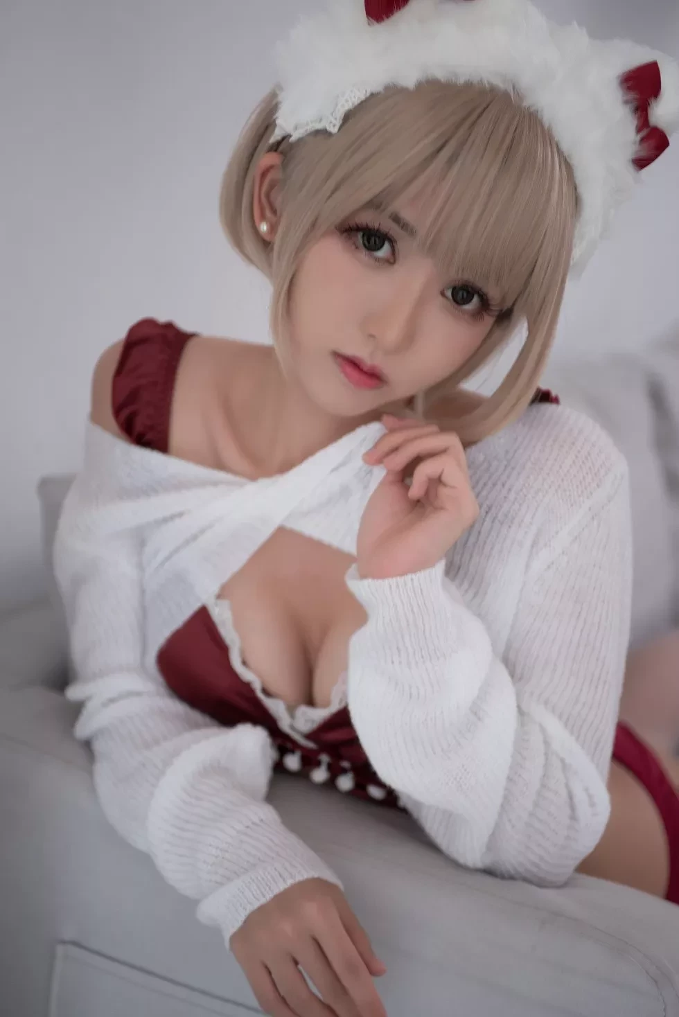 [Cosplay精选]性感兽耳小美女居家私房圣诞服饰配白丝渔网诱惑写真18P