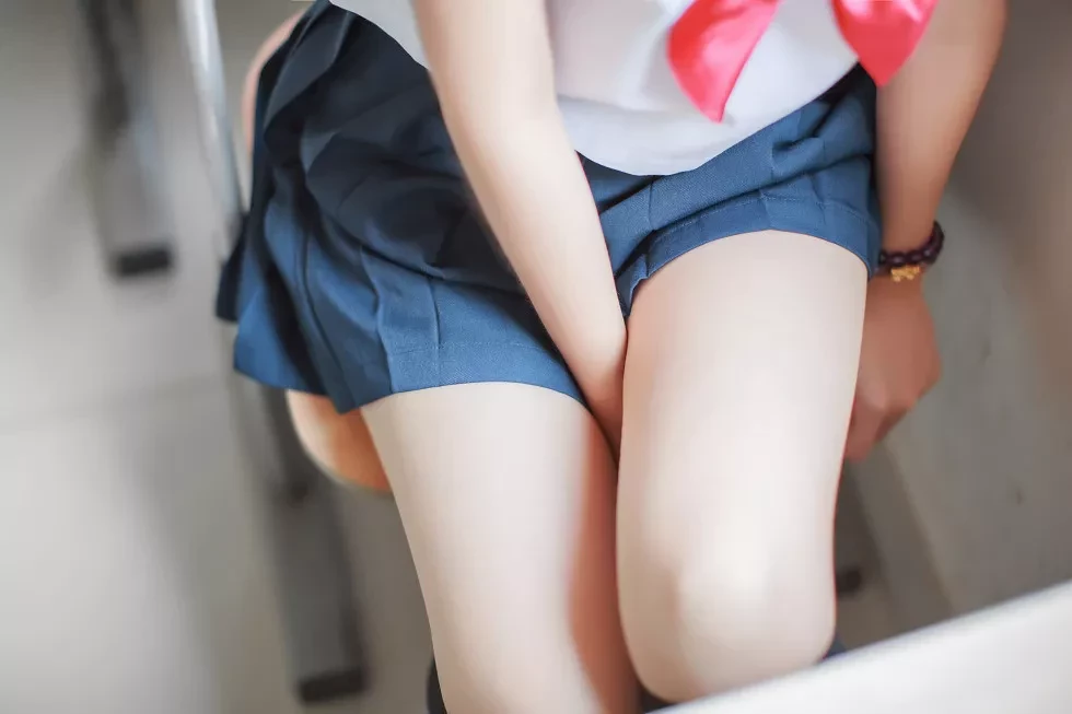 [Cosplay精选]COS美女疯猫ss同桌的水手服黑丝美腿性感写真41P