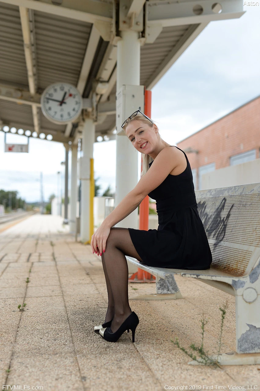 Kinky MILF Aston inserts glasses in her cunt while waiting for a train to come [19P]