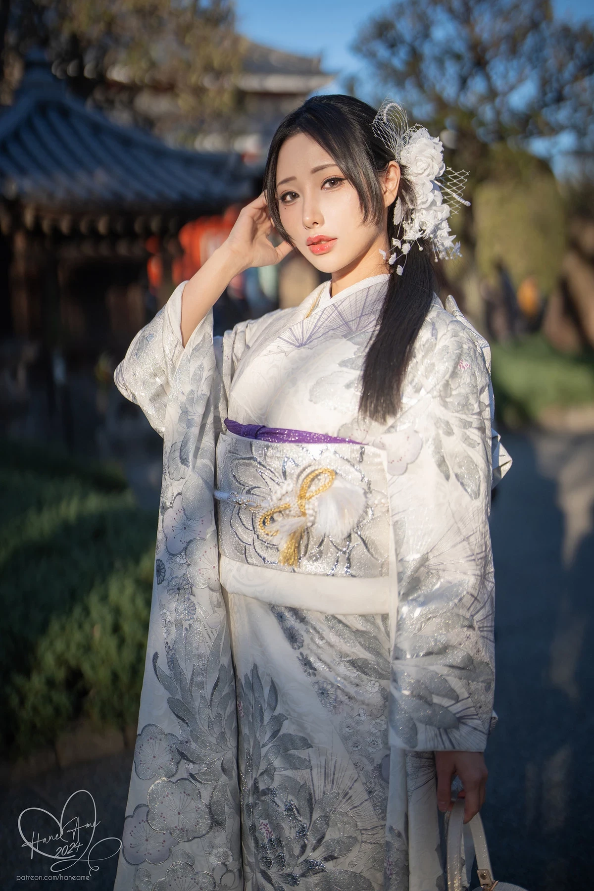 Coser美女雨波_HaneAme新年和服主题寺庙外性感银白色和服秀曼妙身姿迷人诱惑写真32P