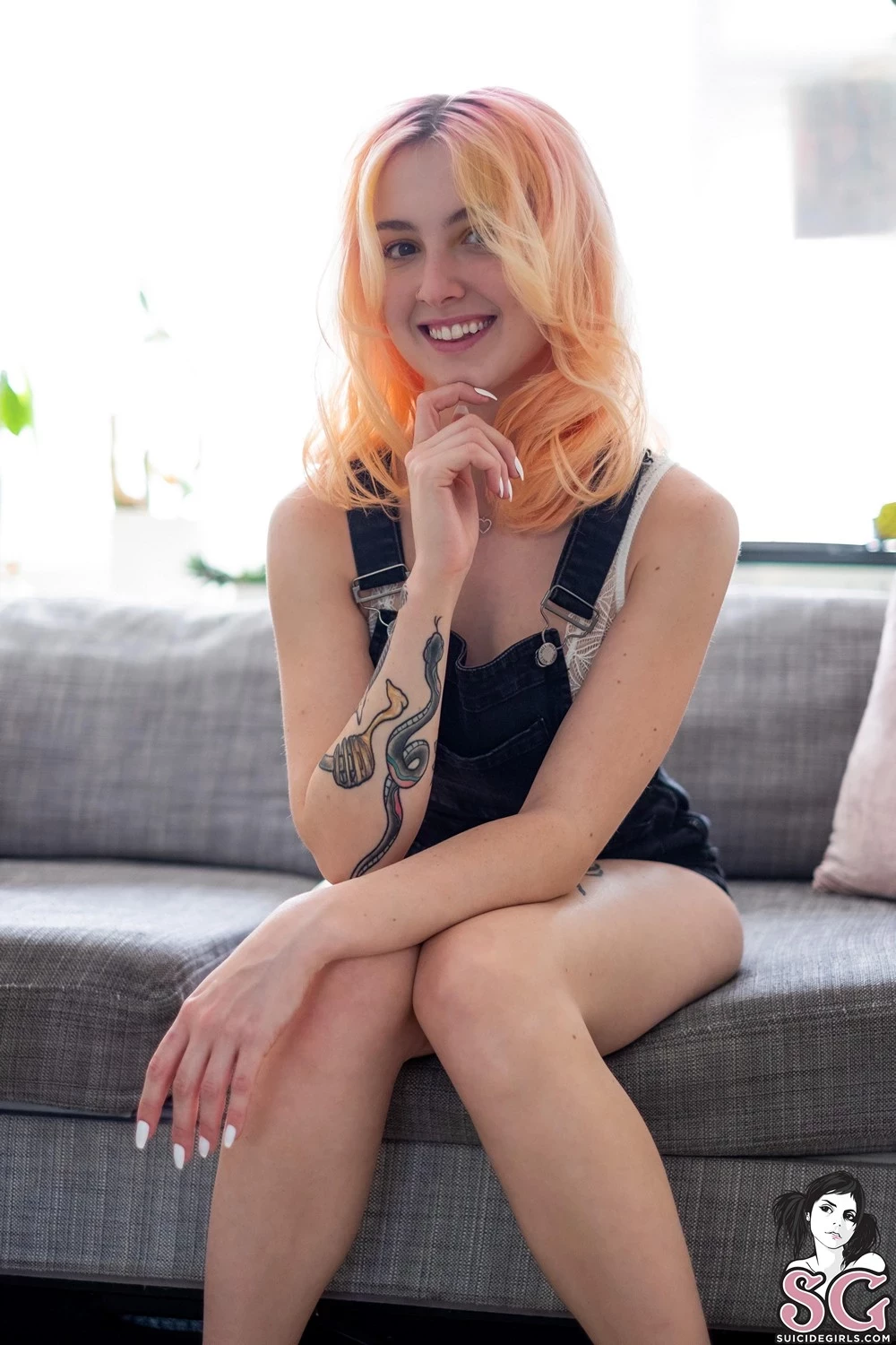 [Suicide Girls] Birdie - Just peachy