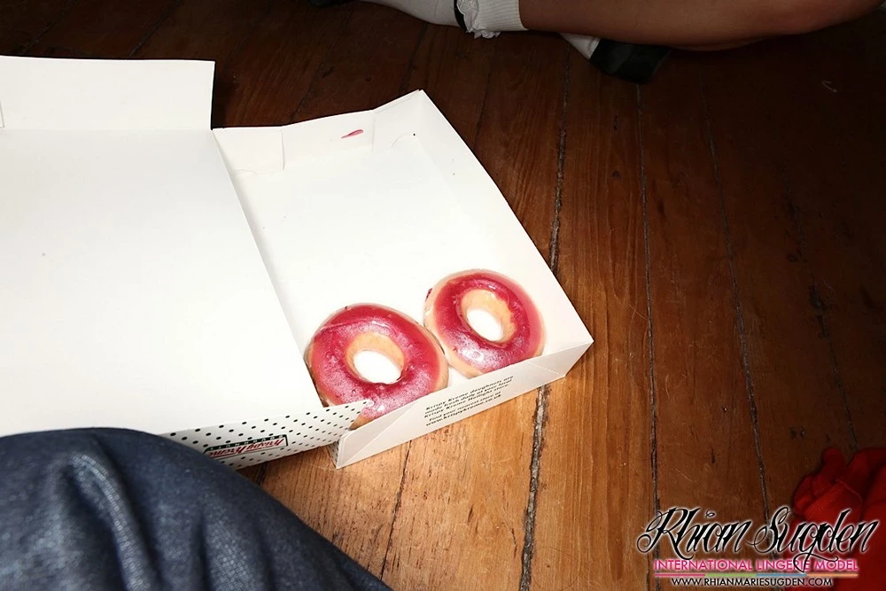 [Rhianmariesugden.com] 01 MMMMMM Donuts