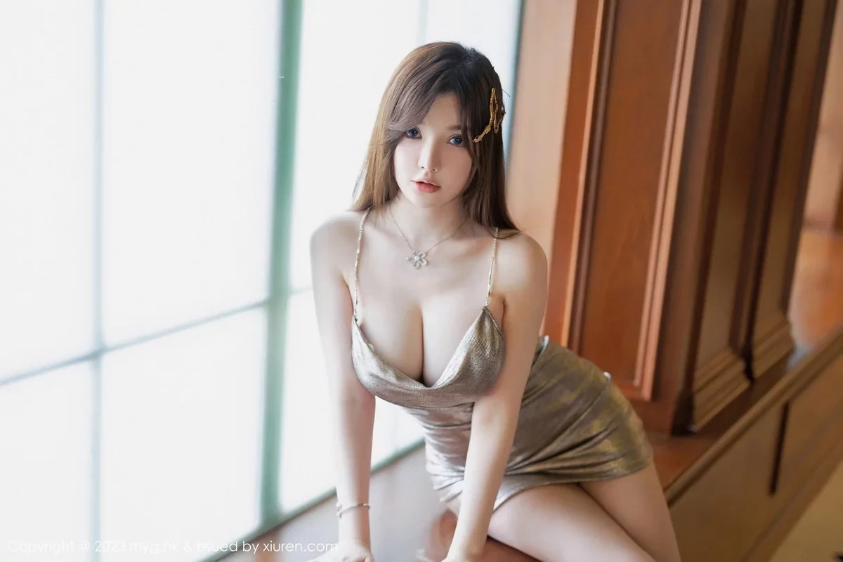 [MyGirl美媛馆]Vol.646_模特糯美子MINIbabe澳门旅拍暗金色吊带裙秀豪乳翘臀诱惑写真60P