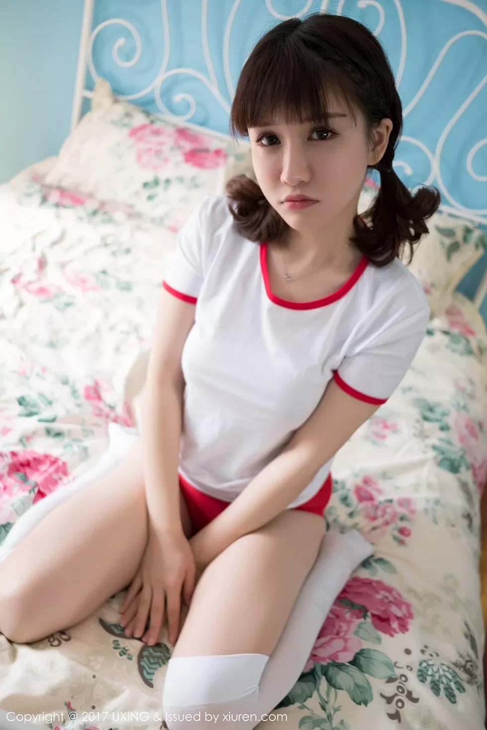 [UXING优星馆]Vol.040_嫩模K8傲娇萌萌Vivian居家大床上体操服可爱萌动写真60P