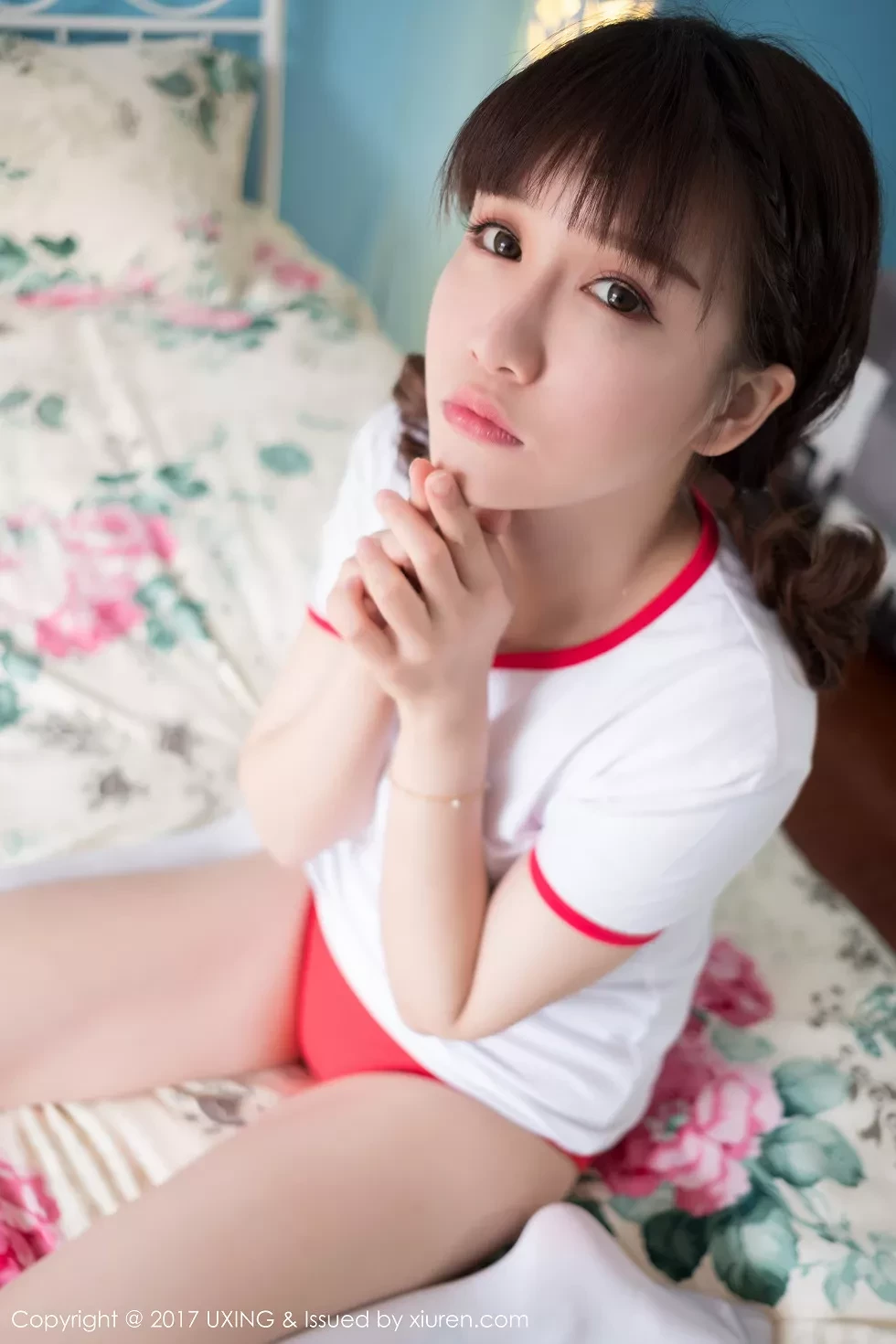 [UXING优星馆]Vol.040_嫩模K8傲娇萌萌Vivian居家大床上体操服可爱萌动写真60P