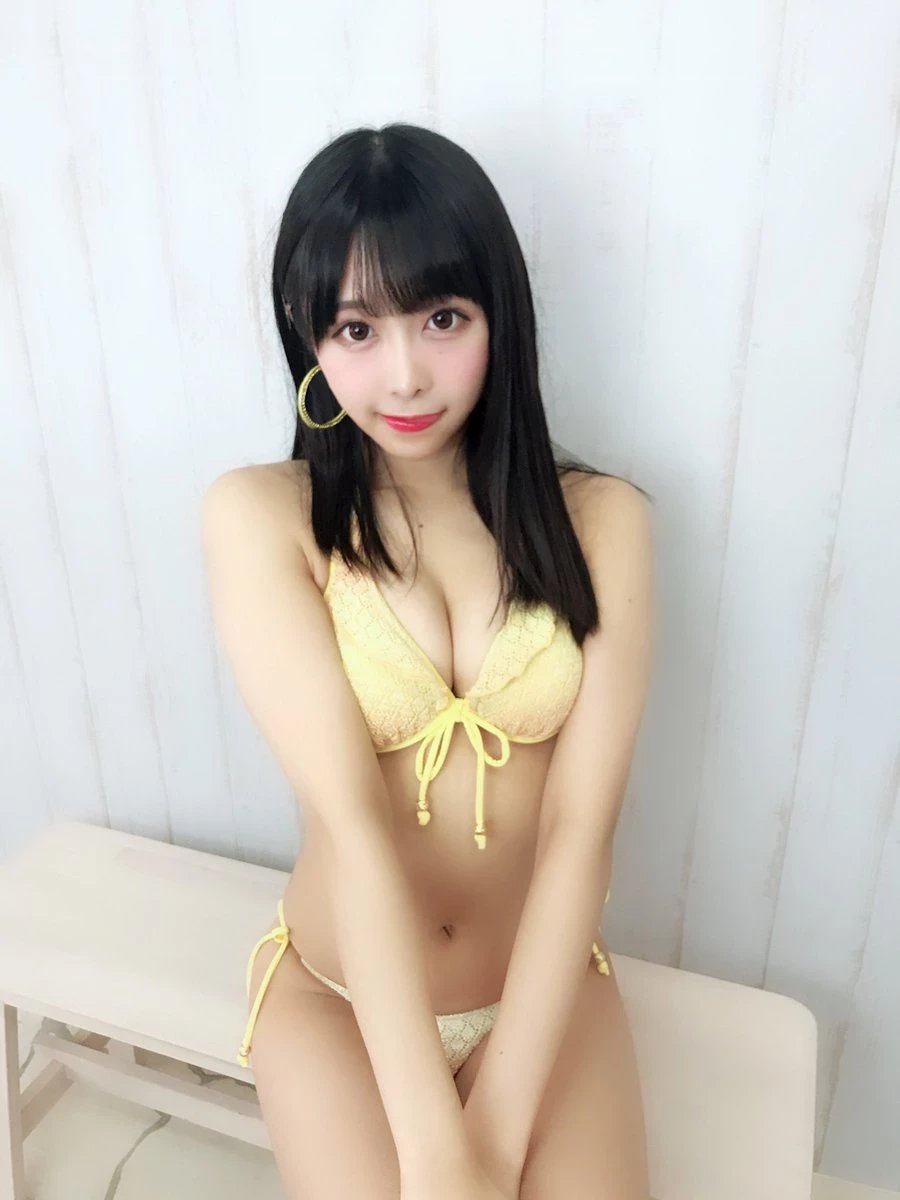 真岛なおみ 白嫩美乳太抢镜 整个人好邪恶啊