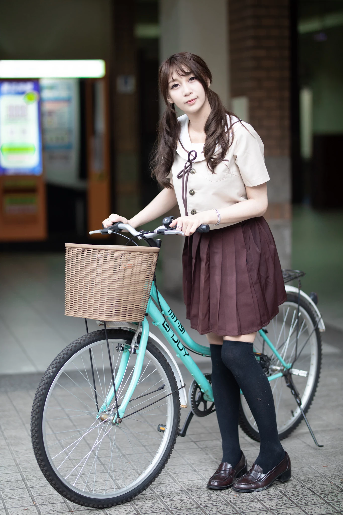 大奶学生制服诱惑满足你的想像