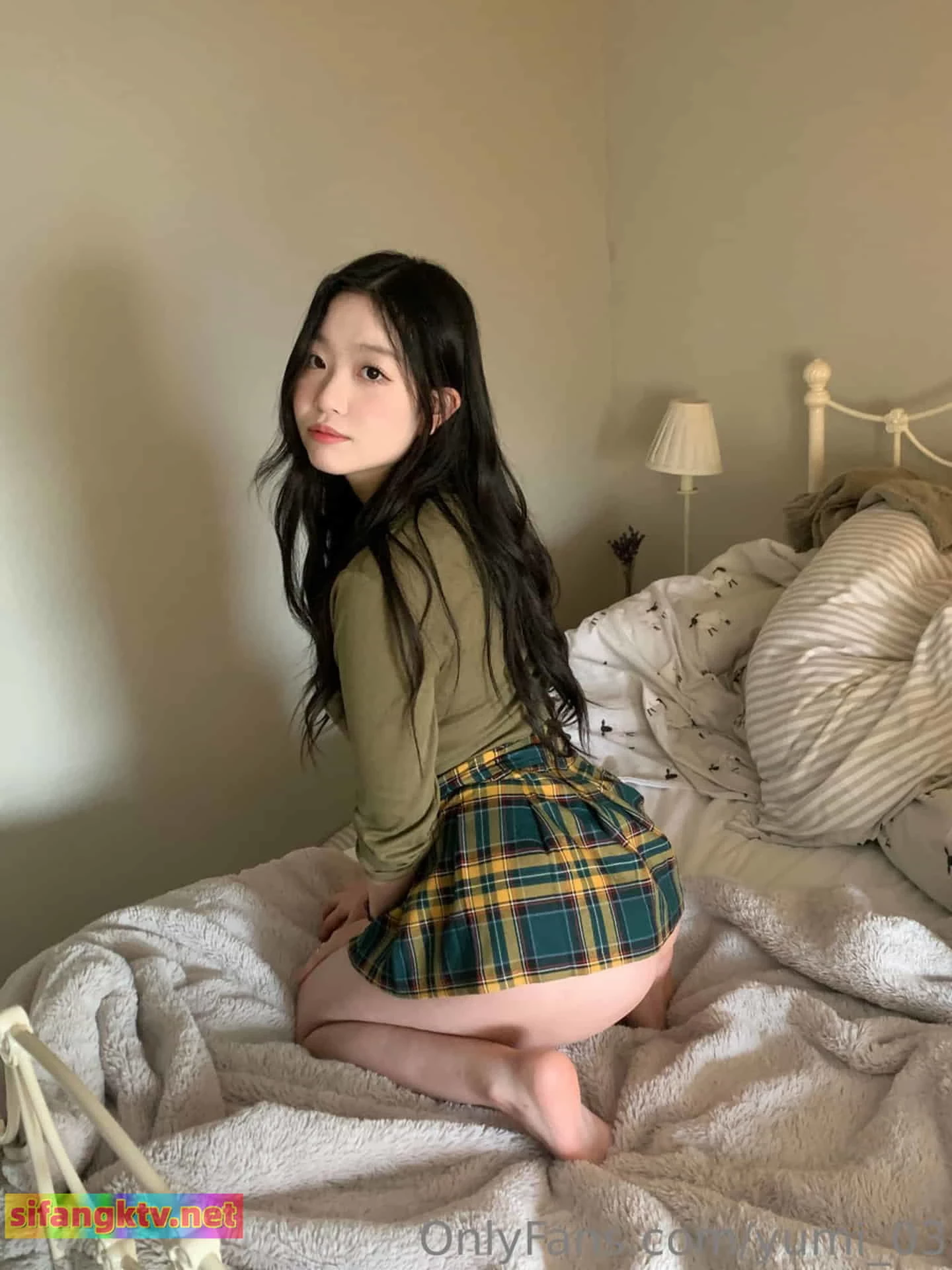 OnlyFans可盐可甜清秀网红女神yumi私拍被金主花样调教 126P