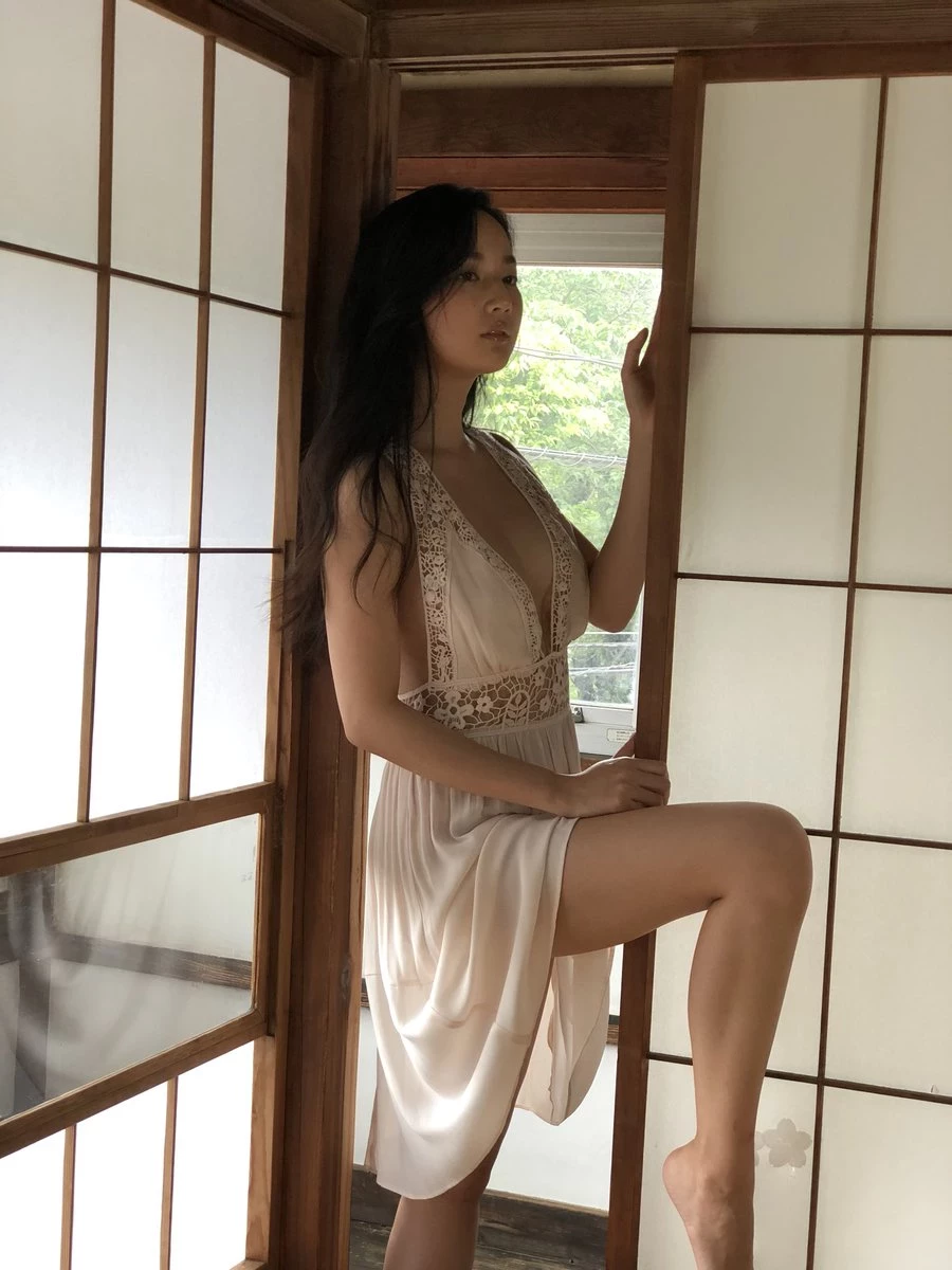 高嶋香帆 “核弹级美乳”视觉感超H......