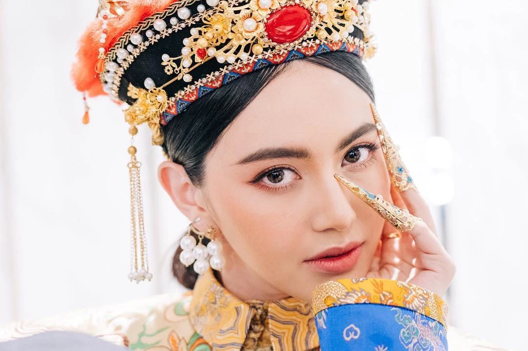 最辣影后就是她！泰国比利时混血 Davika Hoorne 演技 颜值 长腿通通到位！