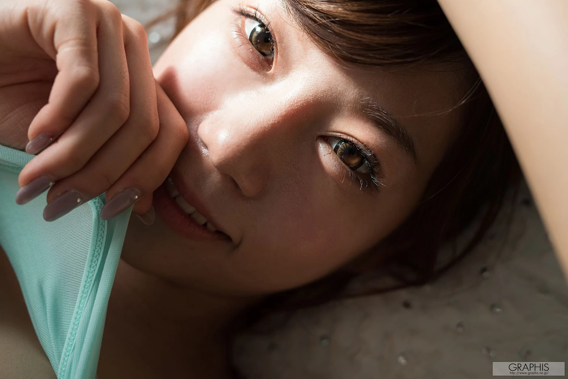 subasa 翼 [Graphis] First Gravure 初脱ぎ娘 [50P]