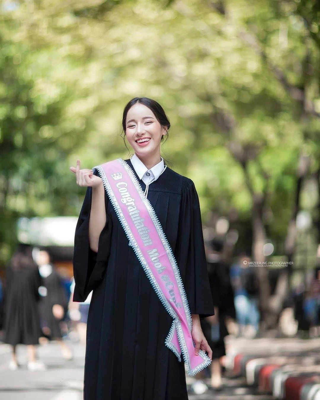 [多图]泰国女学霸硕士毕业做网红 婚妙相向百万粉丝示爱惹哄动