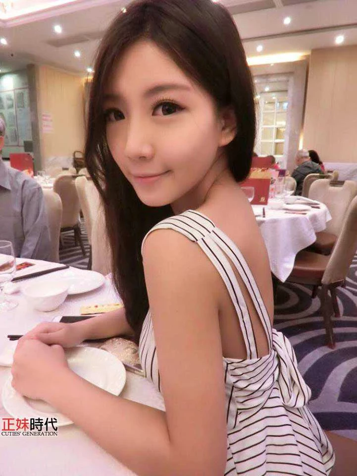 Angel Chan 甜美香港正妹化身为杰尼龟 身材也太棒了吧