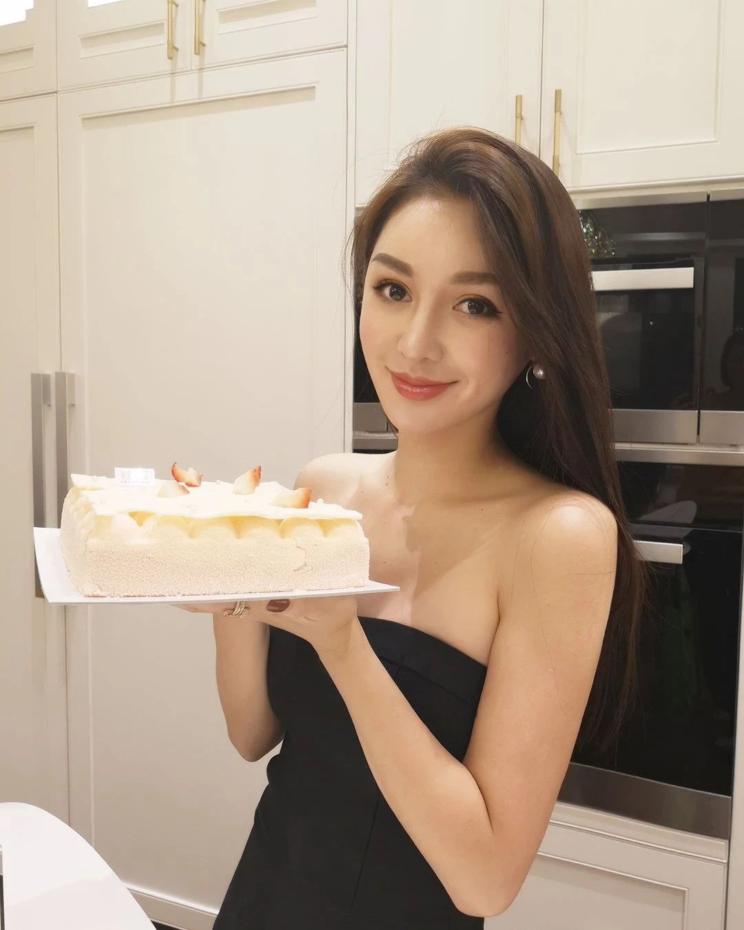 加拿大版“昆凌  Angelababy 成熟体”还会骆驼蹄