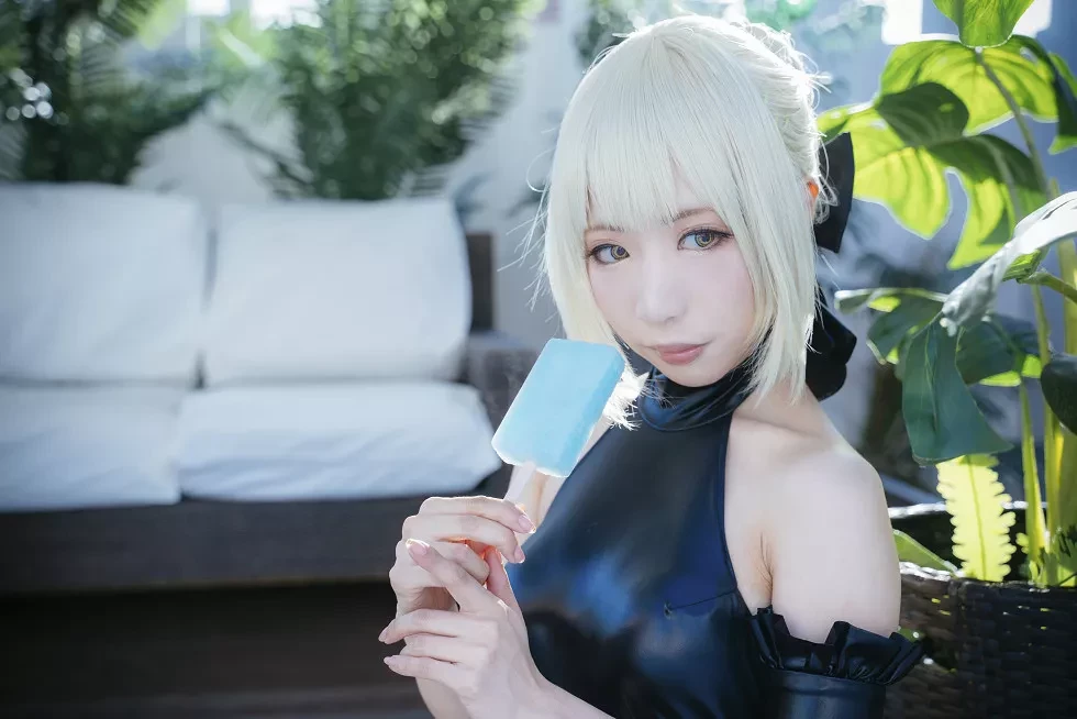 [Cosplay精选]《HeartBreak Morgan》吃雪糕的紧身衣妹子性感写真243P