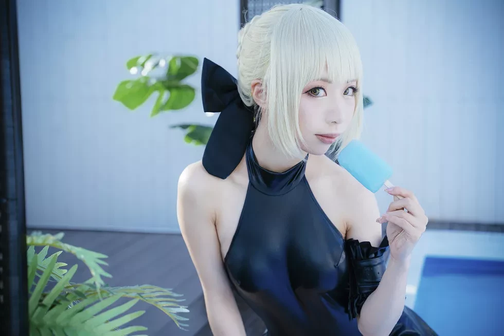 [Cosplay精选]《HeartBreak Morgan》吃雪糕的紧身衣妹子性感写真243P