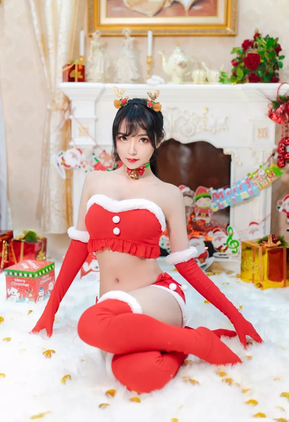 [Cosplay精选]微博Coser小姐姐妍子坚不可摧圣诞礼物主题性感内衣秀完美身材写真24P