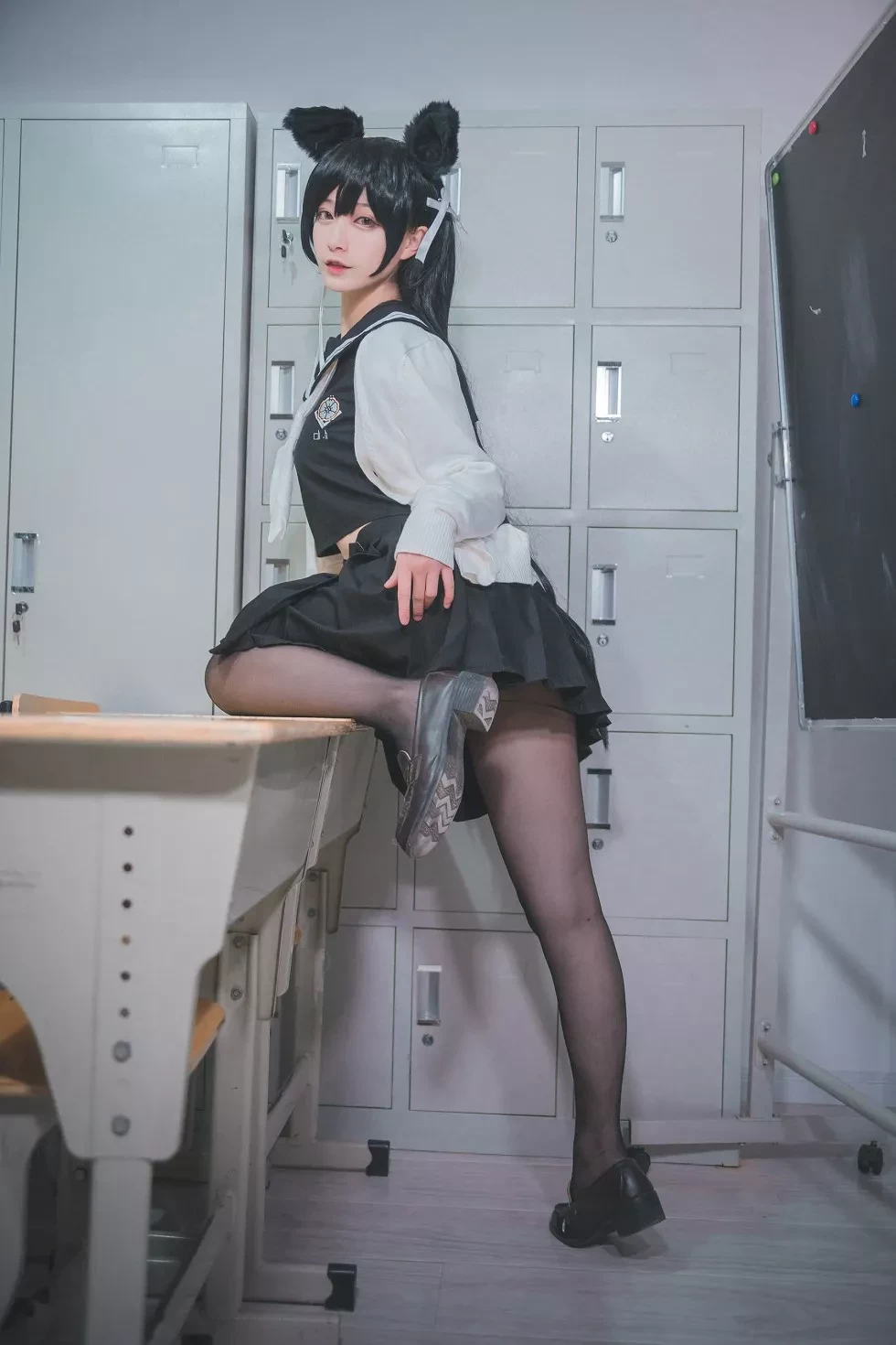 [Cosplay精选]动漫博主铁板烧鬼舞w爱宕系列JK制服 吊带蕾丝袜诱惑写真41P