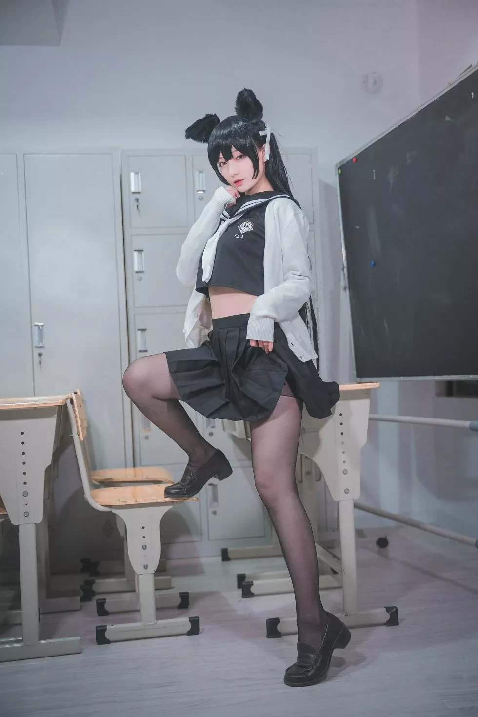 [Cosplay精选]动漫博主铁板烧鬼舞w爱宕系列JK制服 吊带蕾丝袜诱惑写真41P