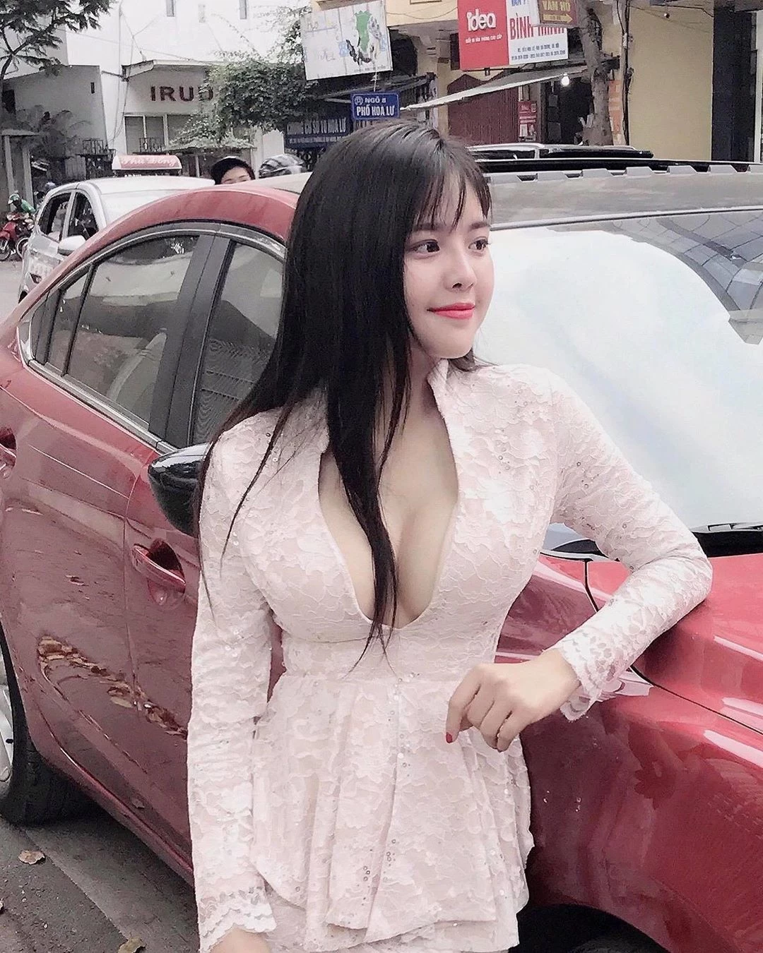 童颜巨乳越南妹“Trang Nguyễn”中路大开雪乳滑出