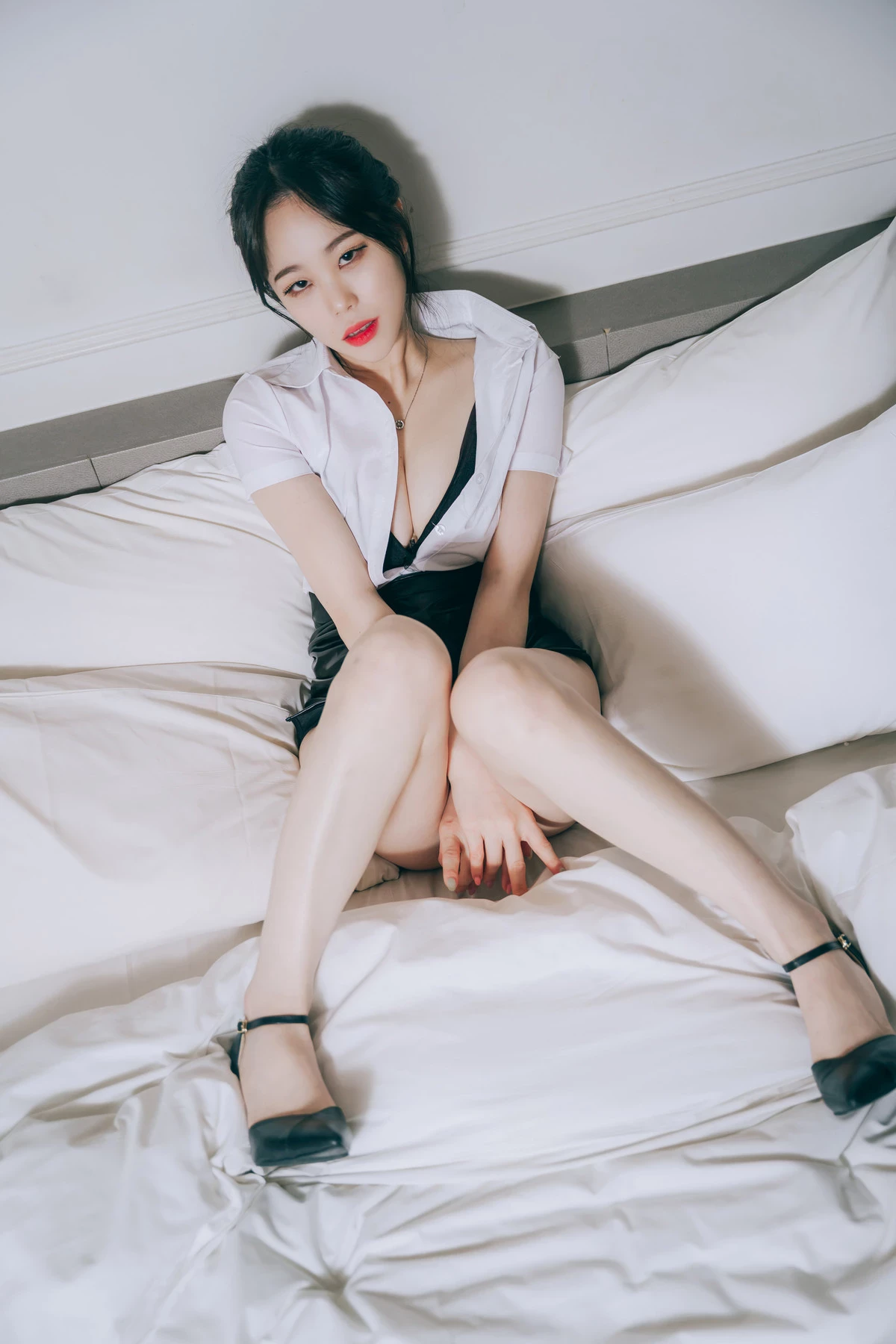 [Suyeon 수연] OL白皙嫩乳绷出 令人惊喜 [81P]