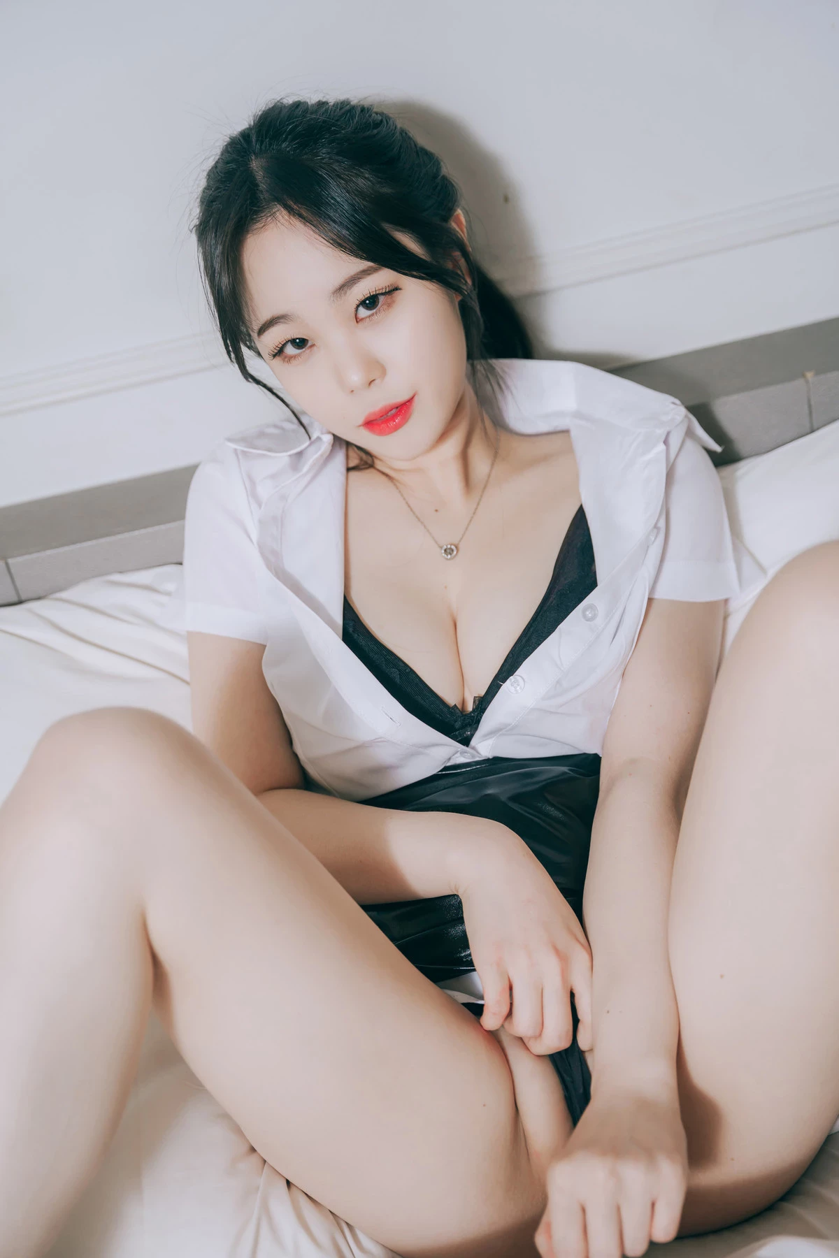 [Suyeon 수연] OL白皙嫩乳绷出 令人惊喜 [81P]