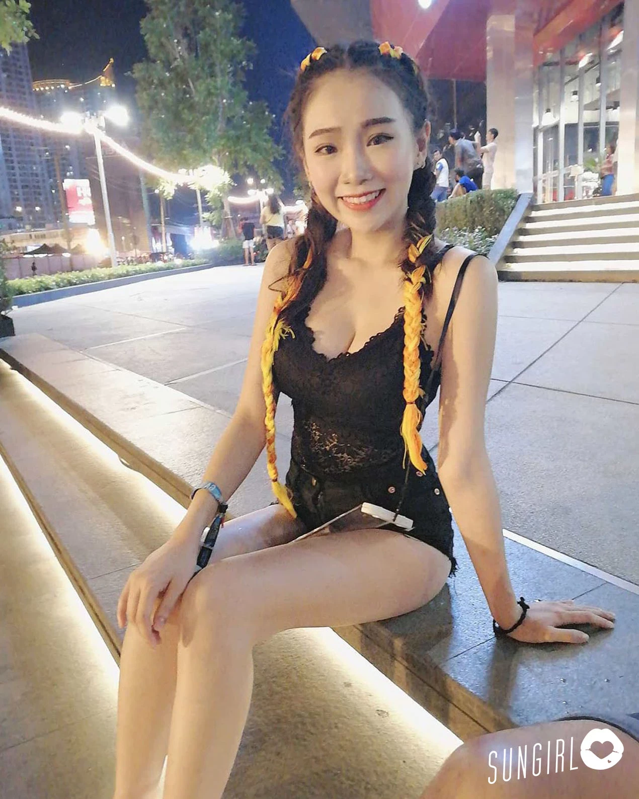 新加坡正妹 刘羽泫 气质美女招牌微笑表情拍照笑起来好超甜!