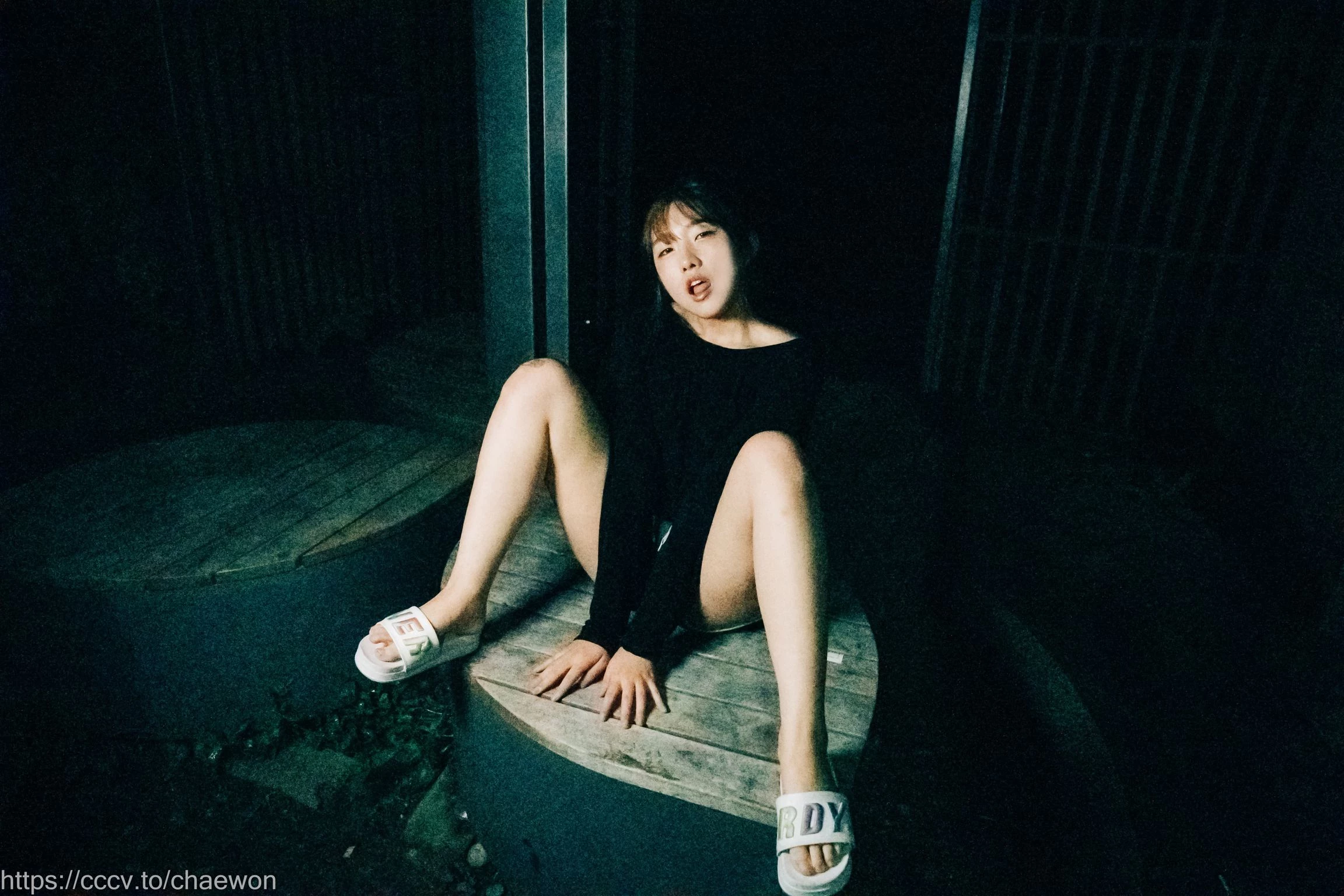 [Loozy] SonSon [손손]： Public Toilet [157 photos] [157P]