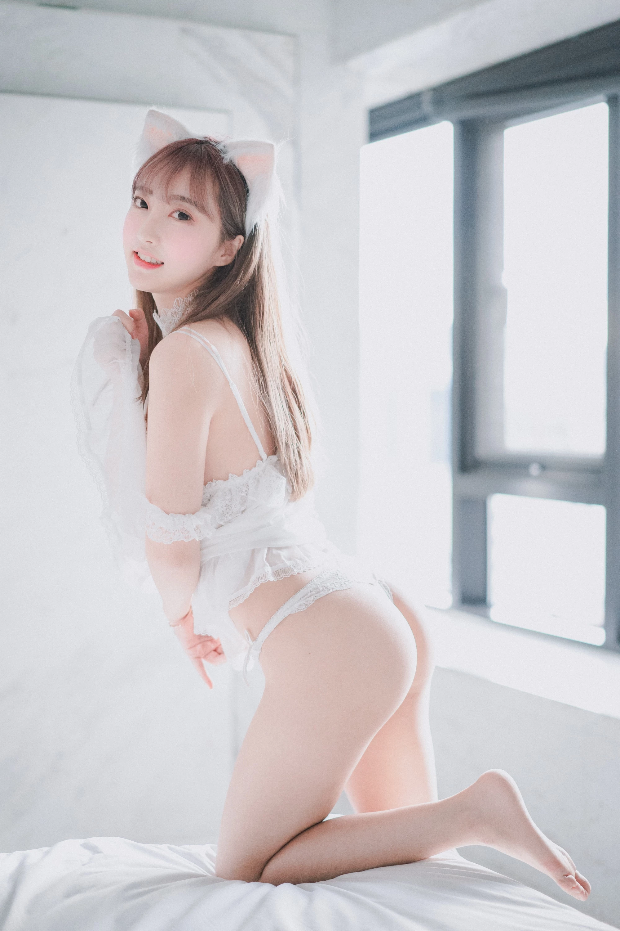 Hanari 하나리 - Snowcat Vol.1 [35P]