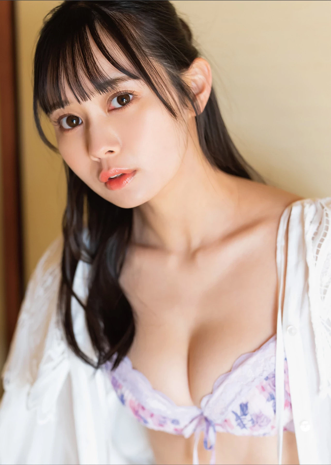 [近藤沙瑛子] 气质妹“鲜嫩美乳”大方见客 [18P]