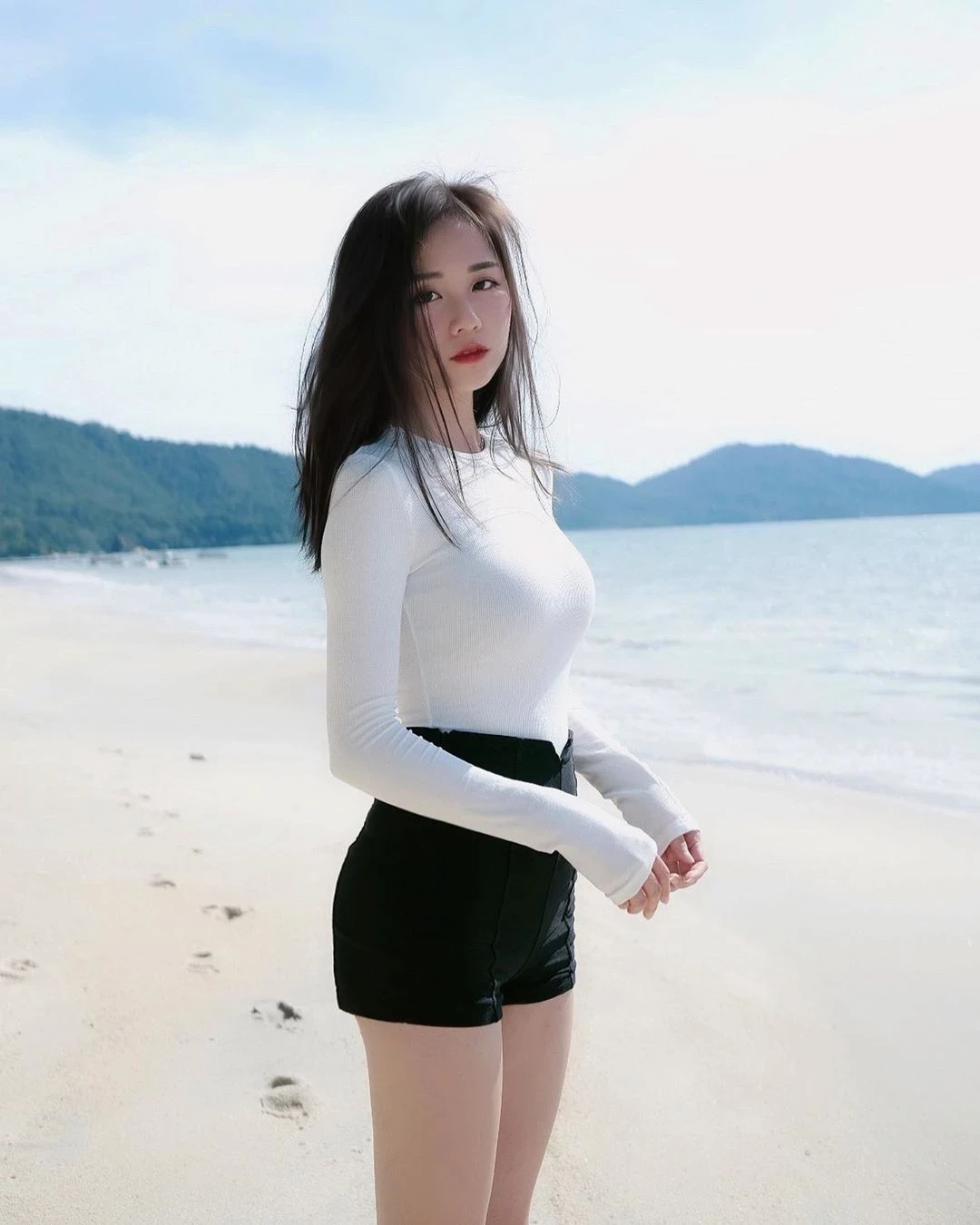 海边穿这样要逼死谁？极品大马女孩-cathrynxlim